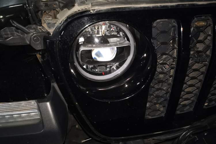 Used Jeep Wrangler New Energy 2021 Four-Door 2.0T 4xe Sahara Right Front Headlight