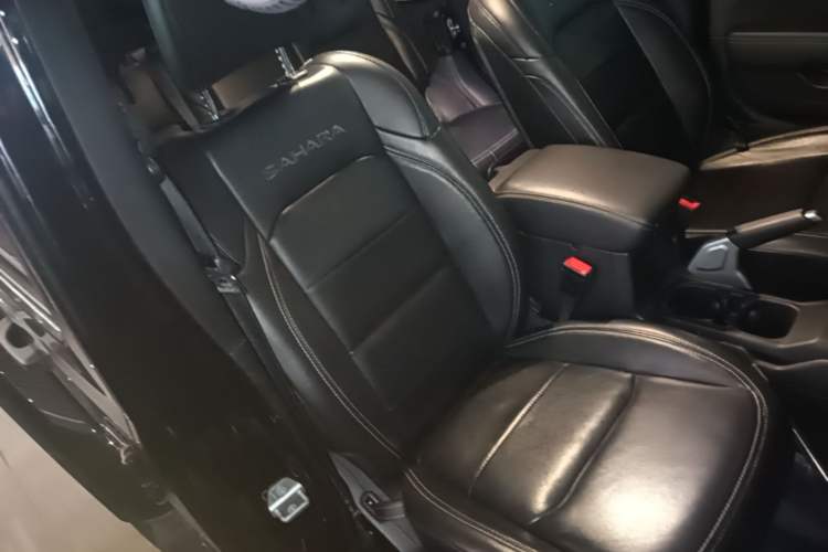 Used Jeep Wrangler New Energy 2021 Four-Door 2.0T 4xe Sahara Right Front Seat