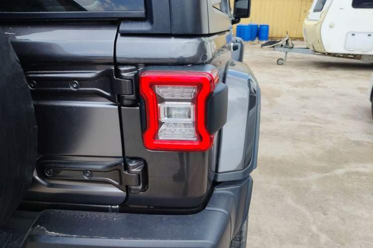 Used Jeep Wrangler New Energy 2021 Four-Door 2.0T 4xe Sahara Right Rear Taillight