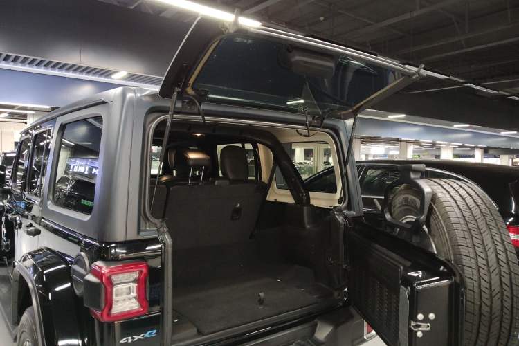 Used Jeep Wrangler New Energy 2021 Four-Door 2.0T 4xe Sahara Trunk