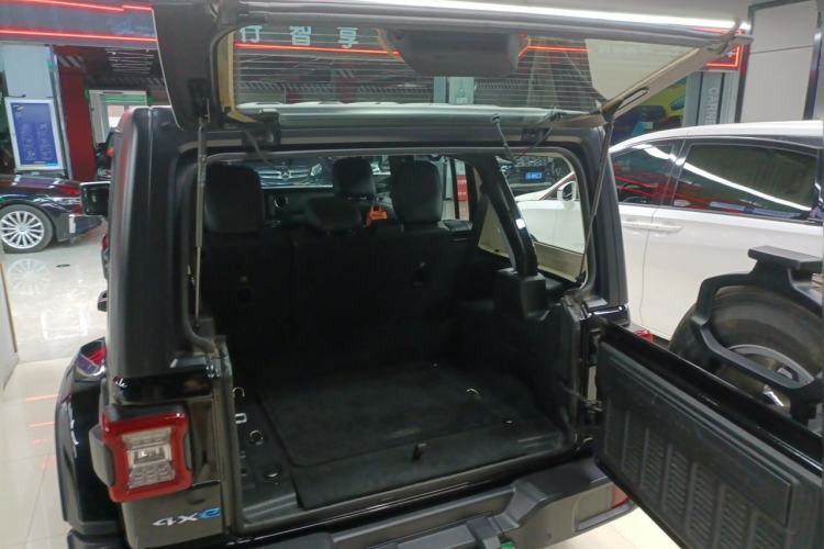 Used Jeep Wrangler New Energy 2021 Four-Door 2.0T 4xe Sahara Trunk