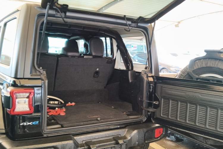 Used Jeep Wrangler New Energy 2021 Four-Door 2.0T 4xe Sahara Trunk