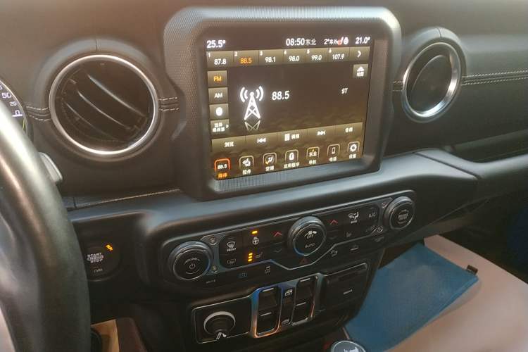 Used Jeep Wrangler New Energy 2021 Four-Door 2.0T 4xe Sahara Audio And AC Panel