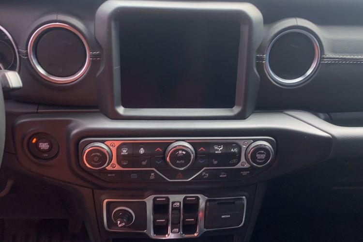 Used Jeep Wrangler New Energy 2021 Four-Door 2.0T 4xe Sahara Audio And AC Panel