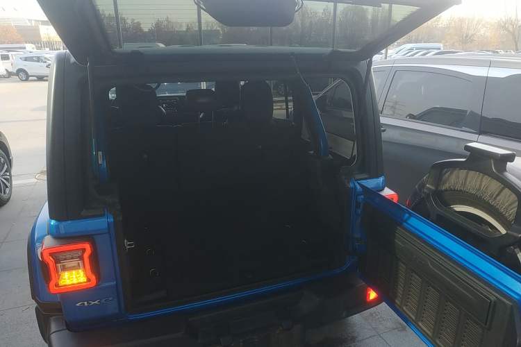Used Jeep Wrangler New Energy 2021 Four-Door 2.0T 4xe Sahara Trunk