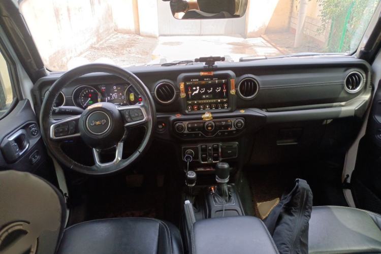Used Jeep Wrangler New Energy 2021 Four-Door 2.0T 4xe Sahara Center Console