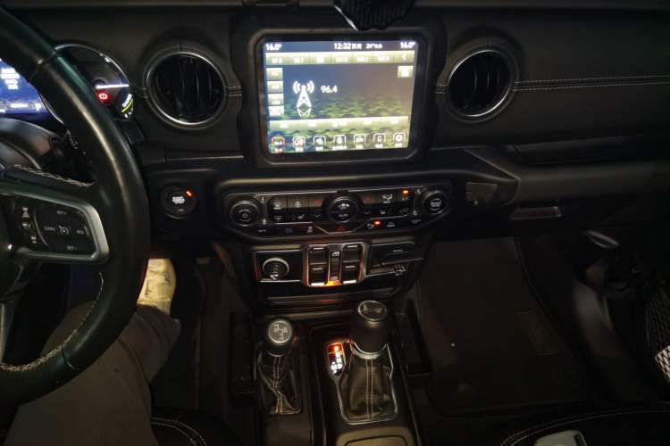 Used Jeep Wrangler New Energy 2021 Four-Door 2.0T 4xe Sahara Audio And AC Panel