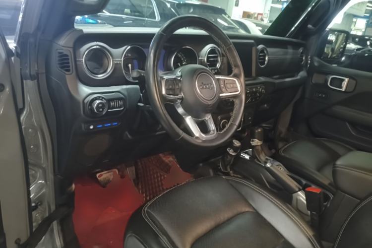 Used Jeep Wrangler New Energy 2021 Four-Door 2.0T 4xe Sahara First Edition Center Console