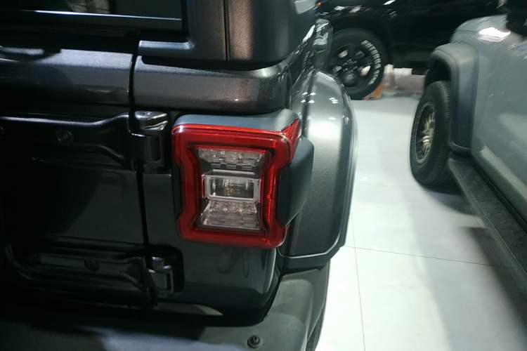 Used Jeep Wrangler New Energy 2021 Four-Door 2.0T 4xe Sahara Exterior 3