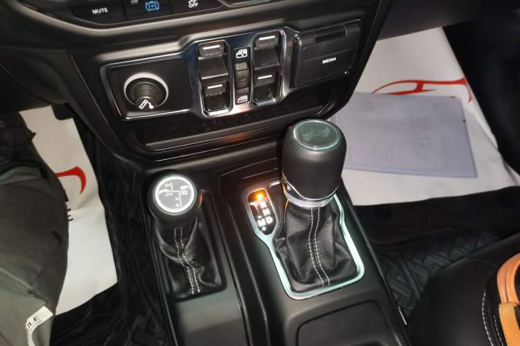 Used Jeep Wrangler New Energy 2021 Four-Door 2.0T 4xe Sahara Gear Lever