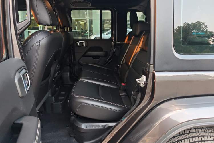 Used Jeep Wrangler New Energy 2021 Four-Door 2.0T 4xe Sahara Interior 3