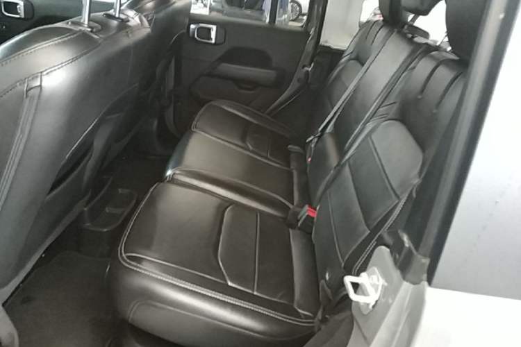 Used Jeep Wrangler New Energy 2021 Four-Door 2.0T 4xe Sahara Left Rear Seat