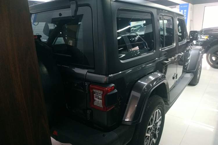 Used Jeep Wrangler New Energy 2021 Four-Door 2.0T 4xe Sahara Rear Right 45 Deg
