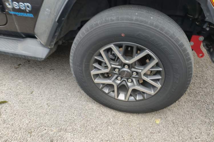 Used Jeep Wrangler New Energy 2021 Four-Door 2.0T 4xe Sahara Right Front Wheel Hub