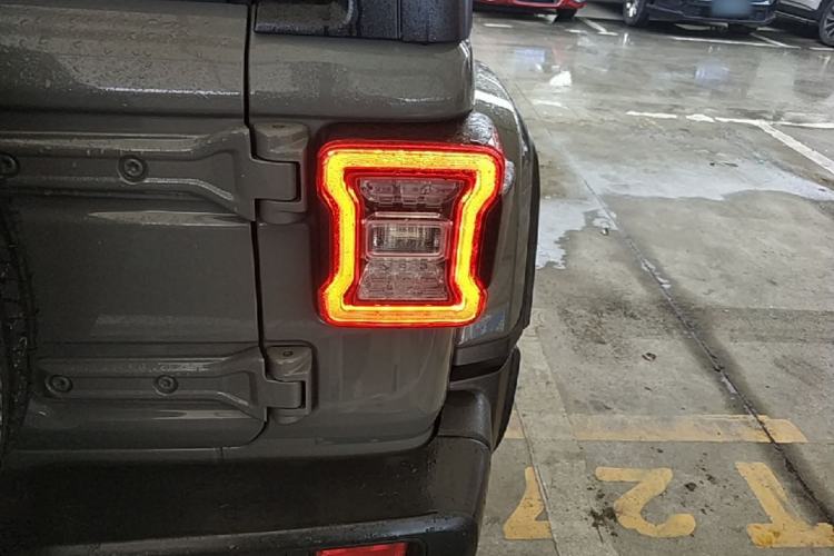 Used Jeep Wrangler New Energy 2021 Four-Door 2.0T 4xe Sahara Right Rear Taillight