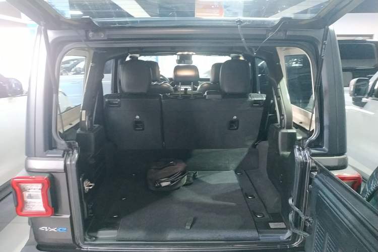 Used Jeep Wrangler New Energy 2021 Four-Door 2.0T 4xe Sahara Trunk