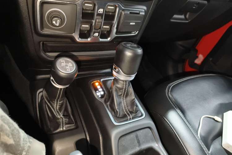 Used Jeep Wrangler New Energy 2021 Four-Door 2.0T 4xe Sahara First Edition Gear Lever