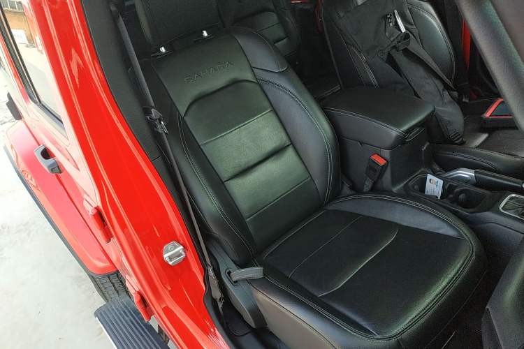 Used Jeep Wrangler New Energy 2021 Four-Door 2.0T 4xe Sahara Right Front Seat