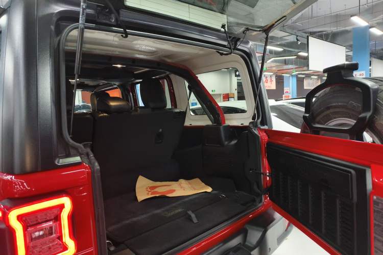 Used Jeep Wrangler New Energy 2021 Four-Door 2.0T 4xe Sahara First Edition Trunk