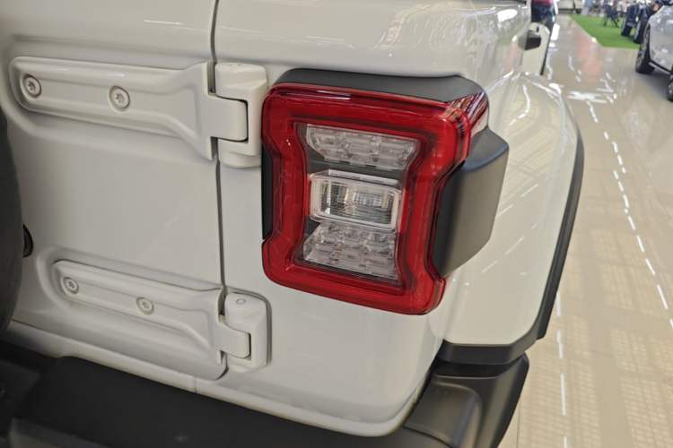 Used Jeep Wrangler New Energy 2021 Four-Door 2.0T 4xe Sahara Exterior 3