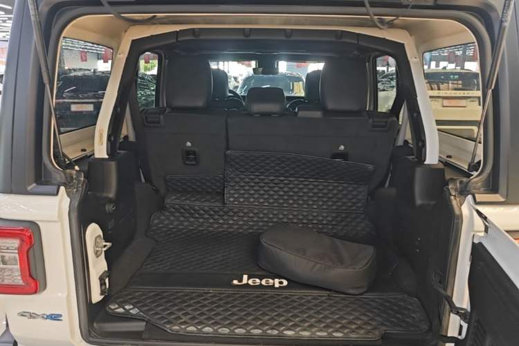 Used Jeep Wrangler New Energy 2021 Four-Door 2.0T 4xe Sahara Trunk