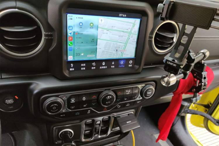 Used Jeep Wrangler New Energy 2022 Four-Door 2.0T 4xe Sahara Fluorescent Yellow Limited Edition Audio And AC Panel