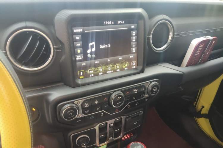 Used Jeep Wrangler New Energy 2022 Four-Door 2.0T 4xe Sahara Fluorescent Yellow Limited Edition Audio And AC Panel