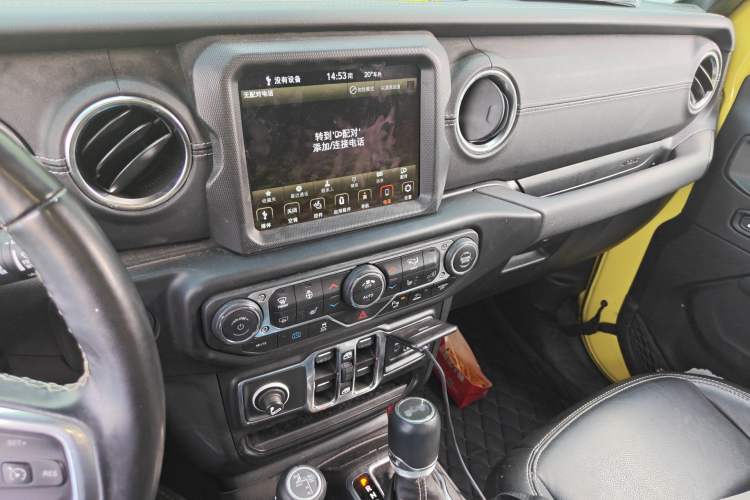 Used Jeep Wrangler New Energy 2022 Four-Door 2.0T 4xe Sahara Fluorescent Yellow Limited Edition Audio And AC Panel