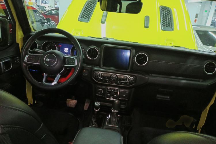 Used Jeep Wrangler New Energy 2022 Four-Door 2.0T 4xe Sahara Fluorescent Yellow Limited Edition Center Console