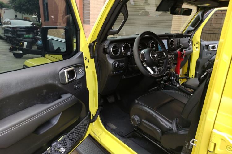 Used Jeep Wrangler New Energy 2022 Four-Door 2.0T 4xe Sahara Fluorescent Yellow Limited Edition Driver Seat