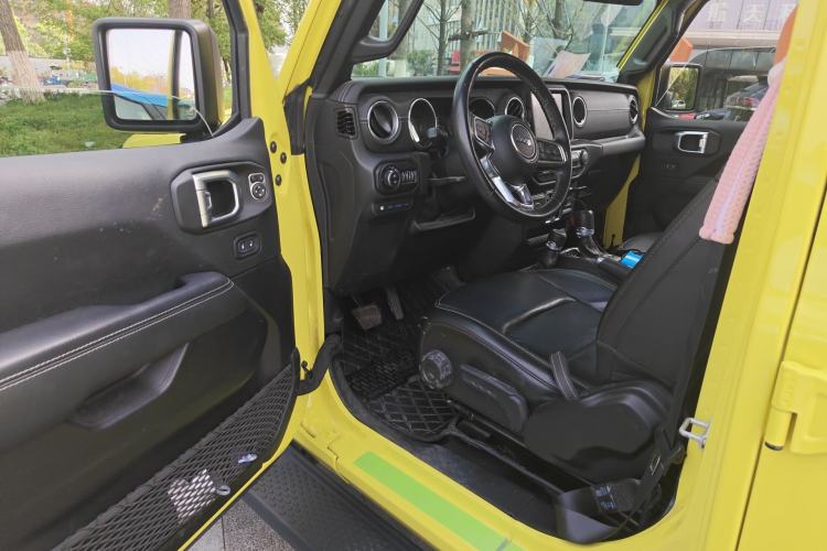 Used Jeep Wrangler New Energy 2022 Four-Door 2.0T 4xe Sahara Fluorescent Yellow Limited Edition Driver Seat