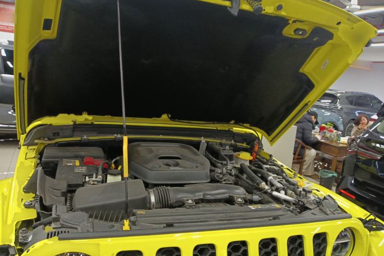 Used Jeep Wrangler New Energy 2022 Four-Door 2.0T 4xe Sahara Fluorescent Yellow Limited Edition Engine Bay