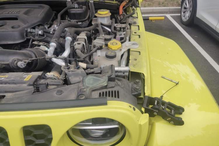 Used Jeep Wrangler New Energy 2022 Four-Door 2.0T 4xe Sahara Fluorescent Yellow Limited Edition Engine Bay Left