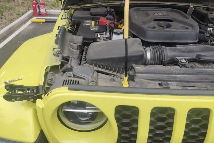 Used Jeep Wrangler New Energy 2022 Four-Door 2.0T 4xe Sahara Fluorescent Yellow Limited Edition Engine Bay Right