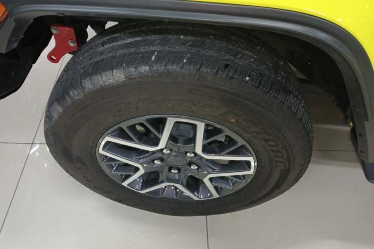 Used Jeep Wrangler New Energy 2022 Four-Door 2.0T 4xe Sahara Fluorescent Yellow Limited Edition Exterior 2