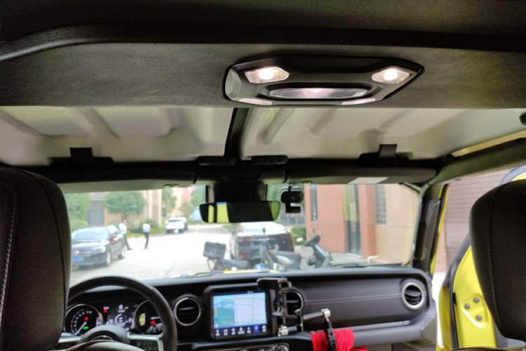 Used Jeep Wrangler New Energy 2022 Four-Door 2.0T 4xe Sahara Fluorescent Yellow Limited Edition Headliner