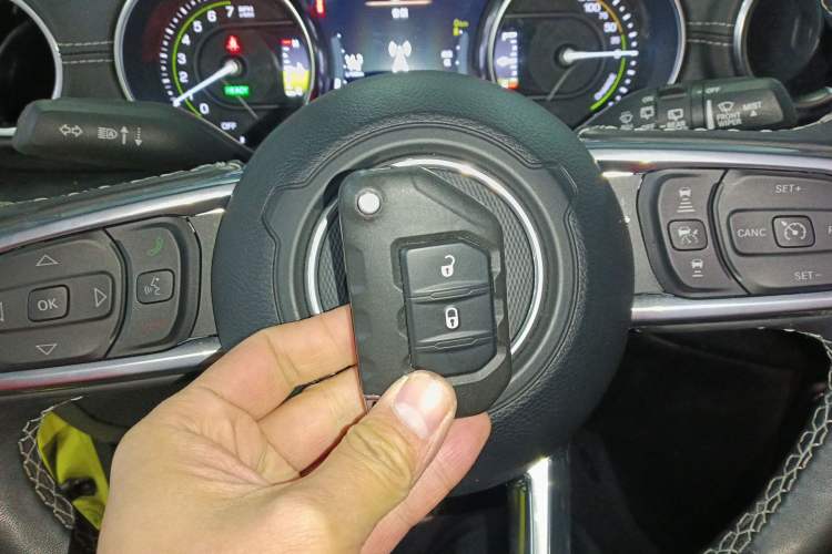 Used Jeep Wrangler New Energy 2022 Four-Door 2.0T 4xe Sahara Fluorescent Yellow Limited Edition Interior 1