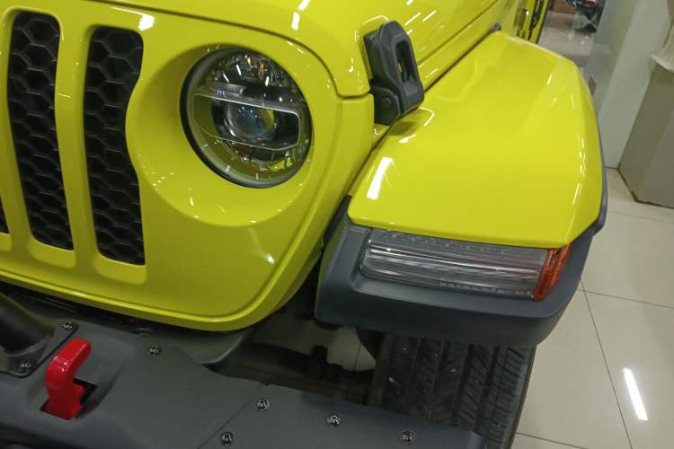 Used Jeep Wrangler New Energy 2022 Four-Door 2.0T 4xe Sahara Fluorescent Yellow Limited Edition Left Front Headlight