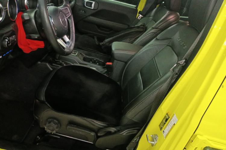 Used Jeep Wrangler New Energy 2022 Four-Door 2.0T 4xe Sahara Fluorescent Yellow Limited Edition Left Front Seat