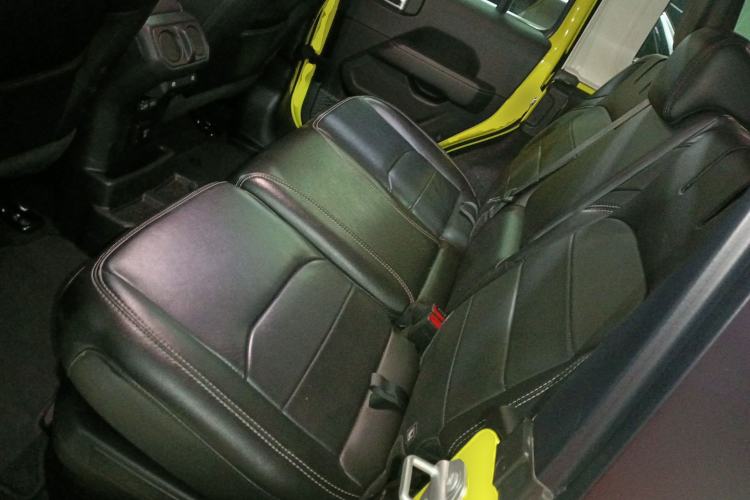 Used Jeep Wrangler New Energy 2022 Four-Door 2.0T 4xe Sahara Fluorescent Yellow Limited Edition Left Rear Seat