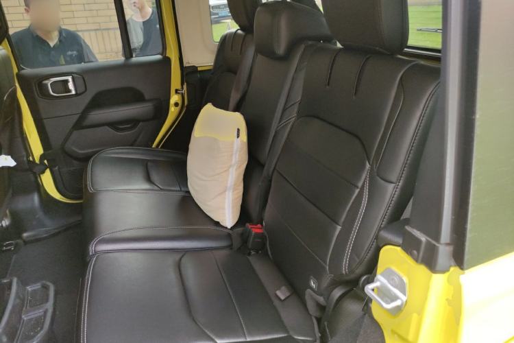 Used Jeep Wrangler New Energy 2022 Four-Door 2.0T 4xe Sahara Fluorescent Yellow Limited Edition Left Rear Seat