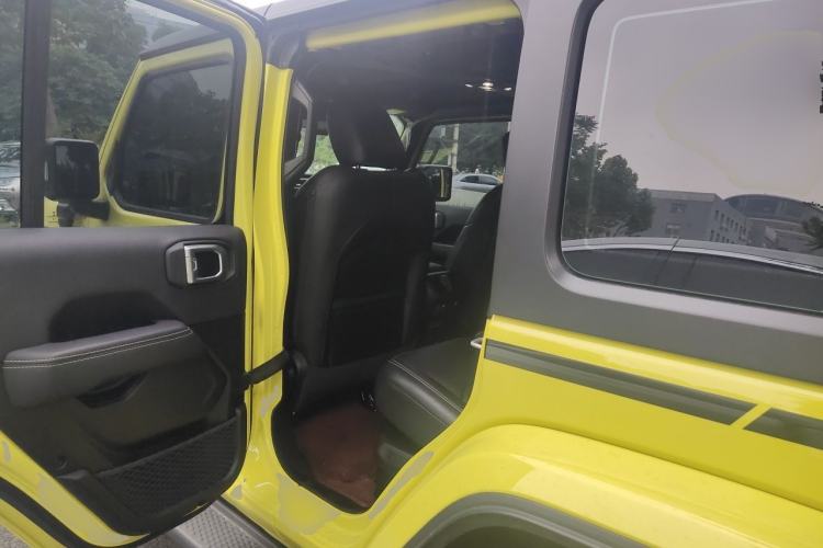 Used Jeep Wrangler New Energy 2022 Four-Door 2.0T 4xe Sahara Fluorescent Yellow Limited Edition Left Rear Seat