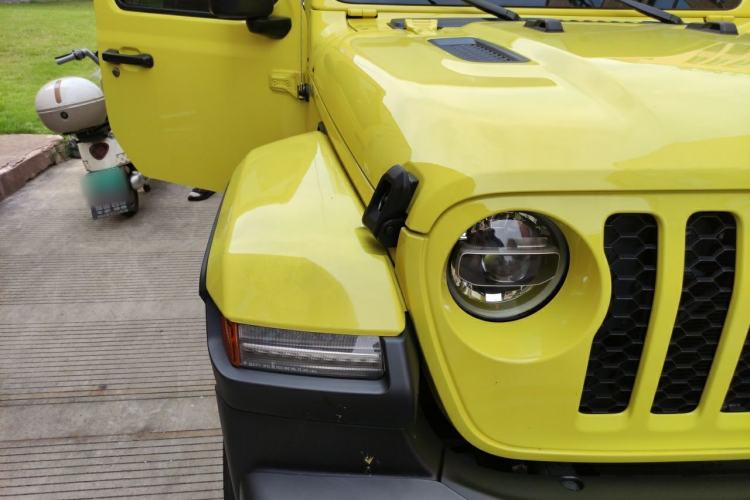 Used Jeep Wrangler New Energy 2022 Four-Door 2.0T 4xe Sahara Fluorescent Yellow Limited Edition Right Front Headlight