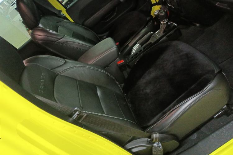 Used Jeep Wrangler New Energy 2022 Four-Door 2.0T 4xe Sahara Fluorescent Yellow Limited Edition Right Front Seat