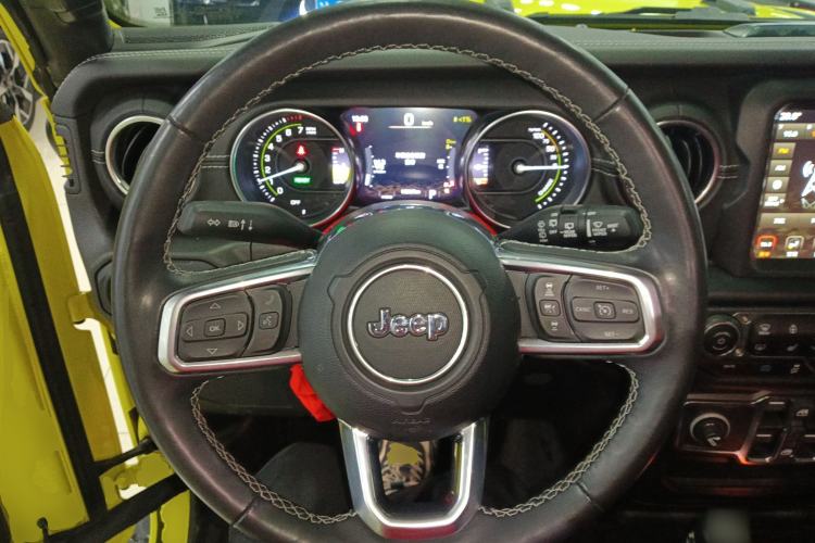 Used Jeep Wrangler New Energy 2022 Four-Door 2.0T 4xe Sahara Fluorescent Yellow Limited Edition Steering Wheel