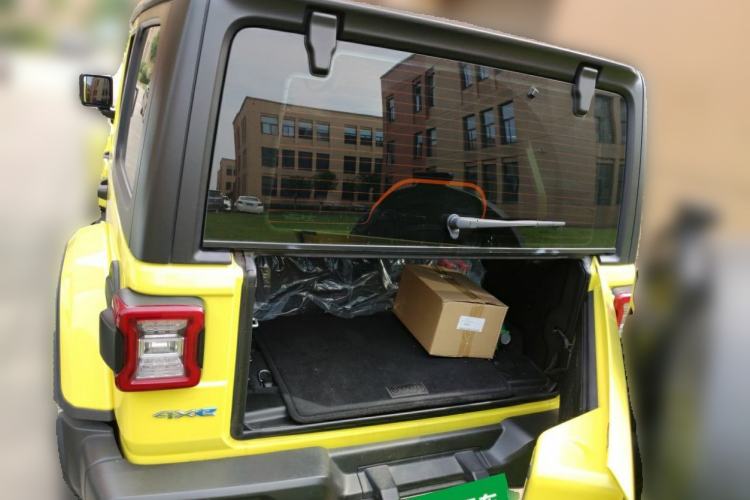 Used Jeep Wrangler New Energy 2022 Four-Door 2.0T 4xe Sahara Fluorescent Yellow Limited Edition Trunk