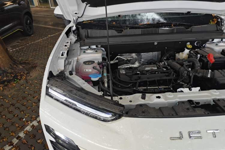 Used JETOUR Dashing 2025 1.5T DCT Beyond Edition Engine Bay Right