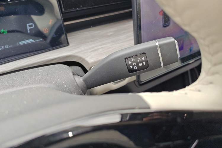 Used JETOUR Dashing 2022 1.6T DCT King MAX Gear Lever