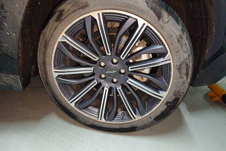 Used JETOUR Dashing 2022 1.6T DCT King MAX Right Front Wheel Hub