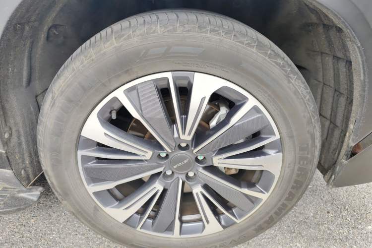 Used JETOUR Dashing 2022 1.6T DCT King PLUS Right Front Wheel Hub